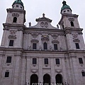 3/4 主教廣場上看Salzburg Dom