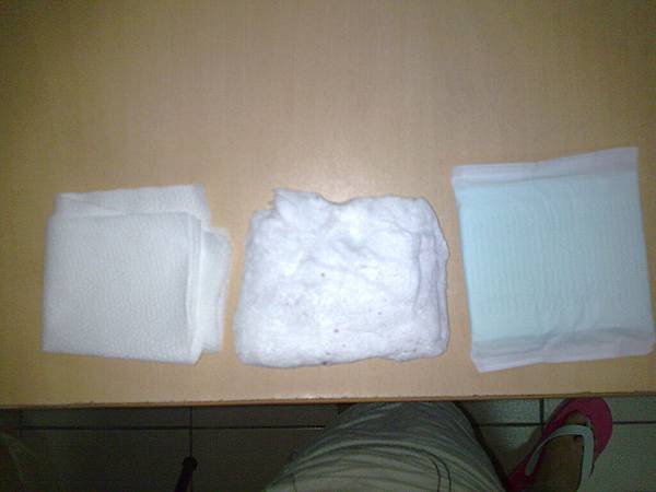 猜猜看哪個是衛生紙哪個是棉花糖哪個是.....衛生棉!哈哈!