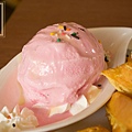 草莓冰淇淋鬆餅