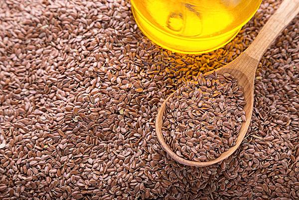 Flaxseed-oil-is-ideal-for-many-vegetarians-due-to-its-high-omega-3-concentration-lignans-and-fiber.jpg