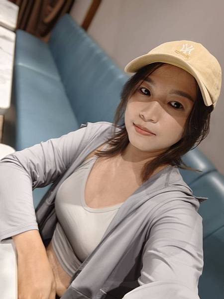 202508 靜蘊可以一次滿足臉部及身體課程，很幸運接待的是美容師姍姍，別看她長得嬌小可愛，按摩還是滿有力道的，推薦給大家！ (1).jpg