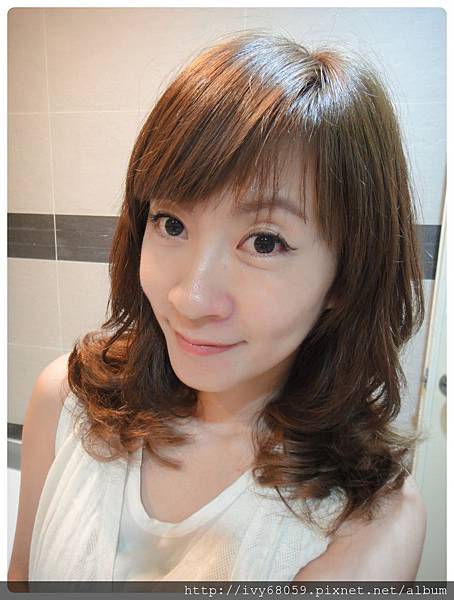 【染髮】咪娜媽愛變髮~秋意傭懶新髮色♥淺亞麻霧綠色♥超顯白又有質感。
