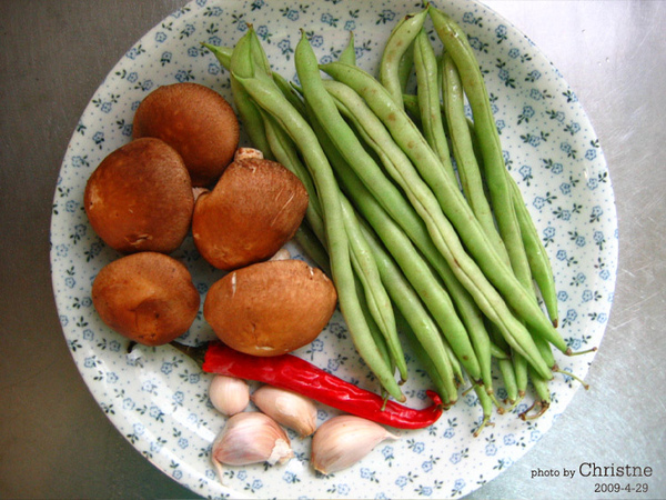 蒜香四季豆炒香菇純手工義大利麵1.jpg