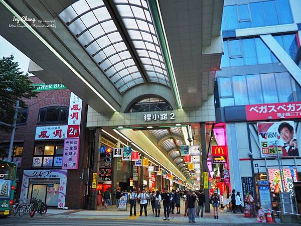 北海道 札幌 晴天雨天都好逛的狸小路商店街 嘴角微揚的幸福 痞客邦 北海道 札幌 晴天雨天都好逛的狸小路商店街 嘴角微揚的幸福 痞客邦
