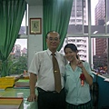 2005/6/15<國中畢業.和我們禿頭張照相.在教務處>