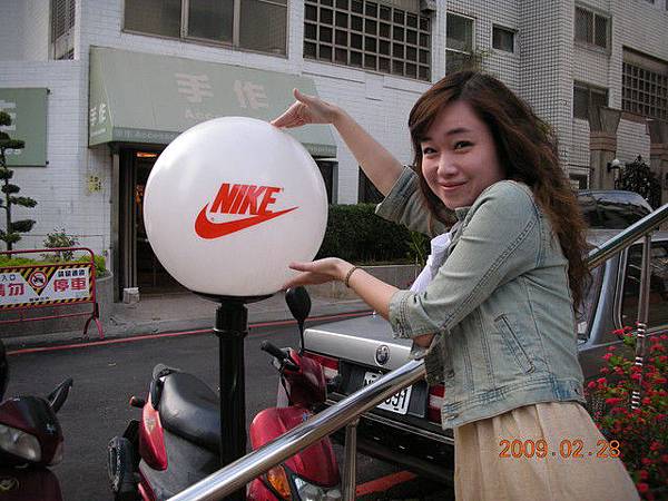 NIKE路燈