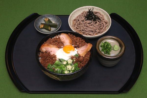 薩摩赤鶏温溜まらんそぼろ丼.JPG