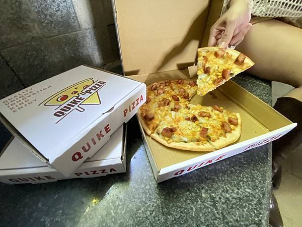 台中探店｜葡式蛋撻、千層餅皮超特別🤩｜貴客披薩🍕QUIKE 