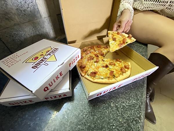 台中探店｜葡式蛋撻、千層餅皮超特別🤩｜貴客披薩🍕QUIKE 