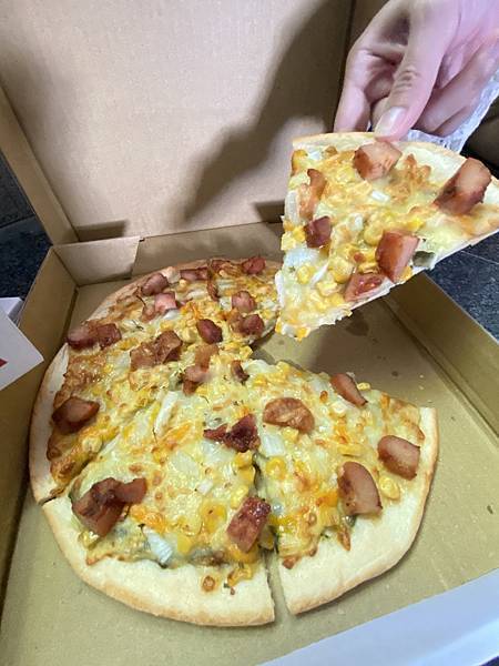 台中探店｜葡式蛋撻、千層餅皮超特別🤩｜貴客披薩🍕QUIKE 
