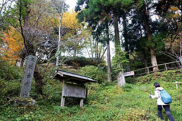 【健行紀錄】大阪金剛山．感受人文遺跡與無人的山毛櫸林間小徑