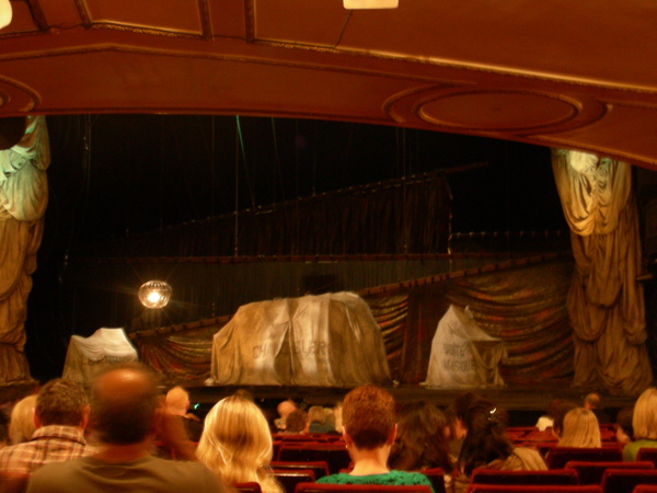 98LONDON 135-in the theatre-stage.JPG 98LONDON 135-in the theatre-stage.JPG