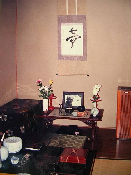 395138_317960401652277_532037239_n