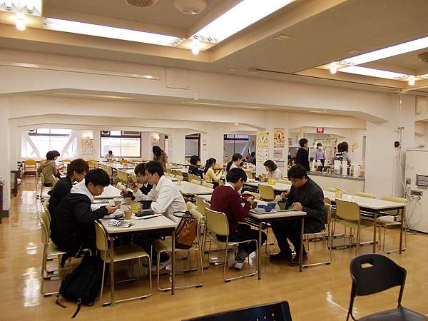 京都同志社大學賞紅磚建築學生食堂午餐 橙光小田園 痞客邦 京都同志社大學賞紅磚建築學生食堂午餐 橙光小田園 痞客邦