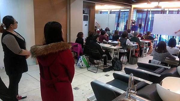 秘密基地剪髮班GARY:0935018648