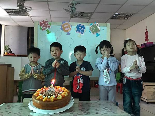 202005慶生會(請各班老師自行認領哦!)_200428_0160.jpg 202005慶生會(請各班老師自行認領哦!)_200428_0160.jpg