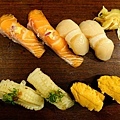 單點的壽司空拍圖～the air view of the first sushi combo I ordered