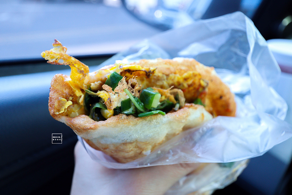 斗南美食 九層塔蔥油餅 爆量蔥花及九層塔塞好塞滿 香味四溢超好吃 斗南中華電信前必吃下午茶點心 我是方小姐 旅行食光