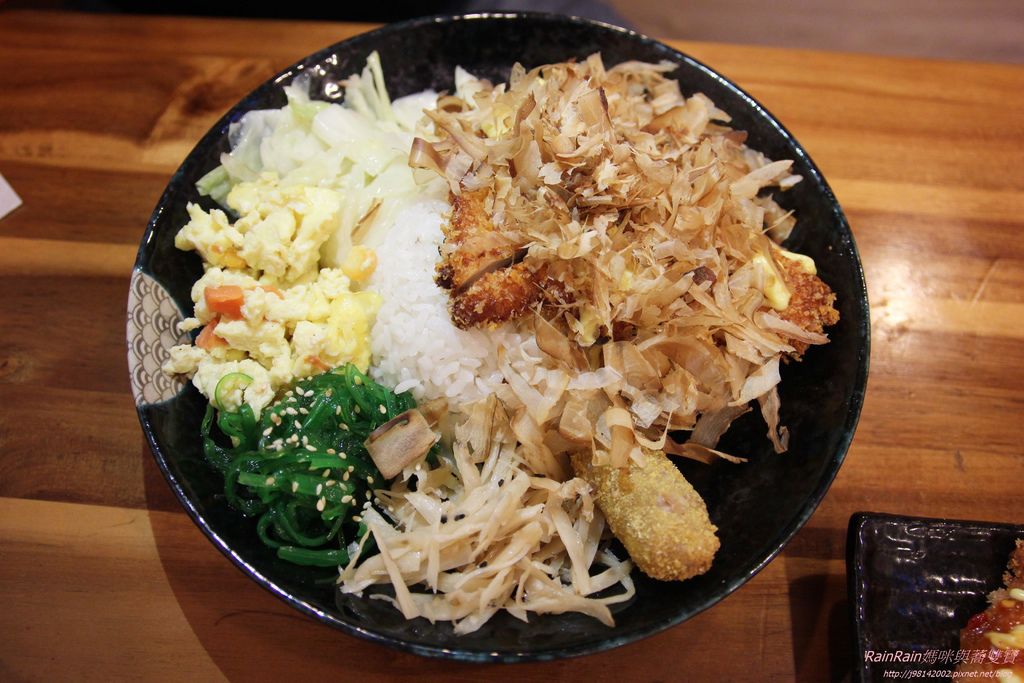 【新竹美食【宝山】双飨丼~清大,交大侧门美食,平价日式丼饭.