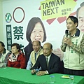 100.11.15蘇前院長蒞臨立委參選人彭添富平鎮競選總部(2).JPG