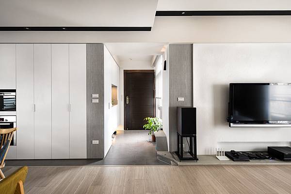 Interiors-02.jpg Interiors-02.jpg