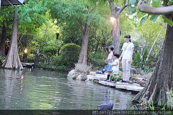 {台中美食}田寮農莊、台中南屯、寵物友善、景觀餐廳 {台中美食}田寮農莊、台中南屯、寵物友善、景觀餐廳