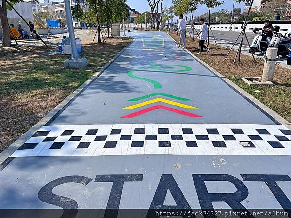 {台南景點}台南特色公園：「健康綠洲公園」大船遊戲場，高達三