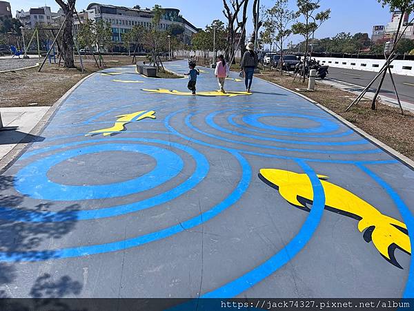 {台南景點}台南特色公園：「健康綠洲公園」大船遊戲場，高達三