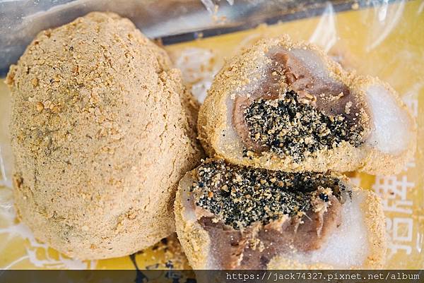 {台中美食}芳塢碼頭專業麻糬，每日現點現做，必點一次包進紅豆