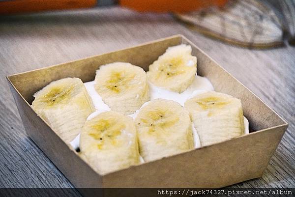 {台中美食}芳塢碼頭專業麻糬，每日現點現做，必點一次包進紅豆