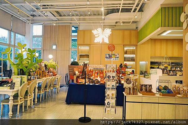 {台中美食}台中餐廳推薦:梨子咖啡崇德店,用餐環境舒適有兒童