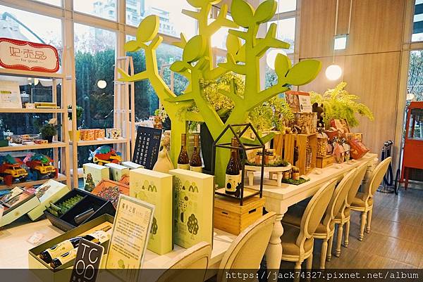 {台中美食}台中餐廳推薦:梨子咖啡崇德店,用餐環境舒適有兒童