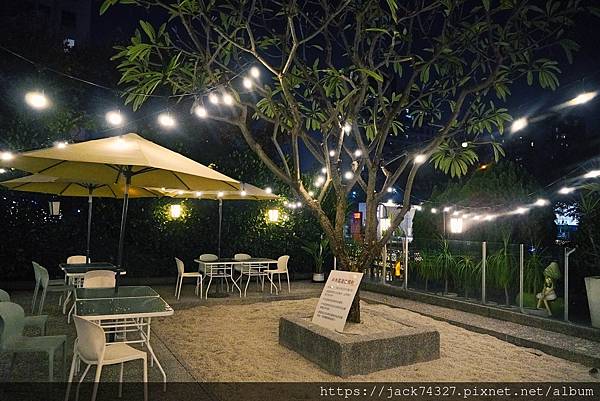 {台中美食}台中餐廳推薦:梨子咖啡崇德店,用餐環境舒適有兒童