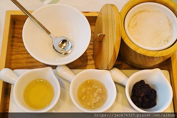 {台中美食}台中餐廳推薦:梨子咖啡崇德店,用餐環境舒適有兒童