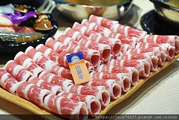 {台中美食}2024台中必吃台式火鍋239起吃到飽:「小伍手 {台中美食}2024台中必吃台式火鍋239起吃到飽:「小伍手