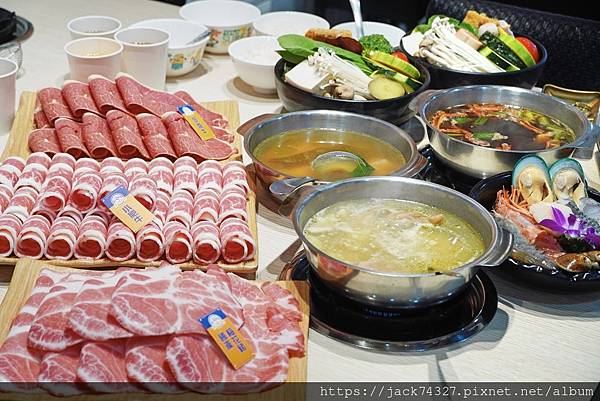 {台中美食}2024台中必吃台式火鍋239起吃到飽:「小伍手 {台中美食}2024台中必吃台式火鍋239起吃到飽:「小伍手