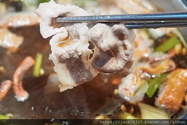 {台中美食}2024台中必吃台式火鍋239起吃到飽:「小伍手 {台中美食}2024台中必吃台式火鍋239起吃到飽:「小伍手