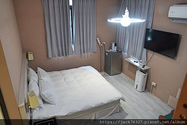 {苗栗住宿}南庄歡樂星球民宿,星球主題親子房境乾淨舒適,還有