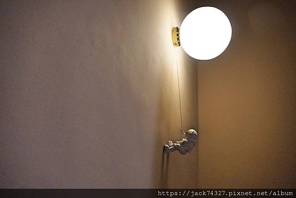 {苗栗住宿}南庄歡樂星球民宿,星球主題親子房境乾淨舒適,還有