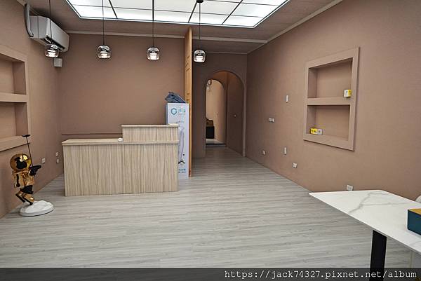 {苗栗住宿}南庄歡樂星球民宿,星球主題親子房境乾淨舒適,還有