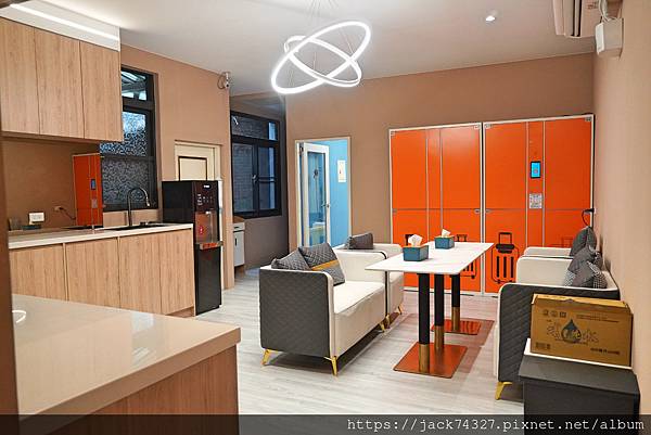 {苗栗住宿}南庄歡樂星球民宿,星球主題親子房境乾淨舒適,還有