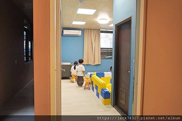 {苗栗住宿}南庄歡樂星球民宿,星球主題親子房境乾淨舒適,還有