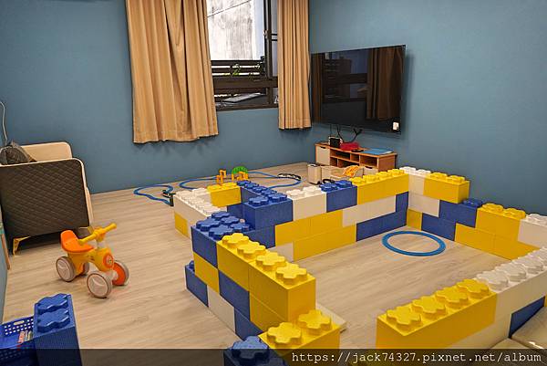 {苗栗住宿}南庄歡樂星球民宿,星球主題親子房境乾淨舒適,還有