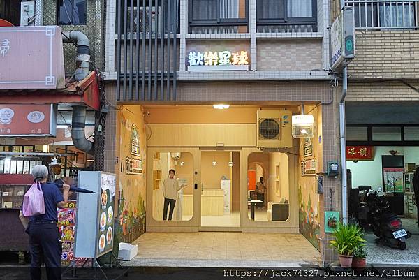 {苗栗住宿}南庄歡樂星球民宿,星球主題親子房境乾淨舒適,還有