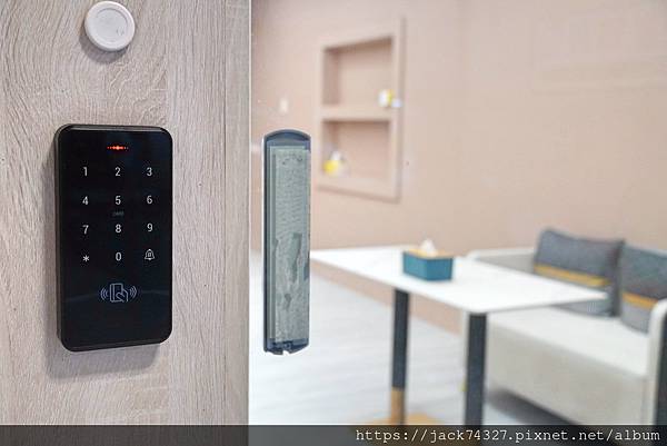 {苗栗住宿}南庄歡樂星球民宿,星球主題親子房境乾淨舒適,還有