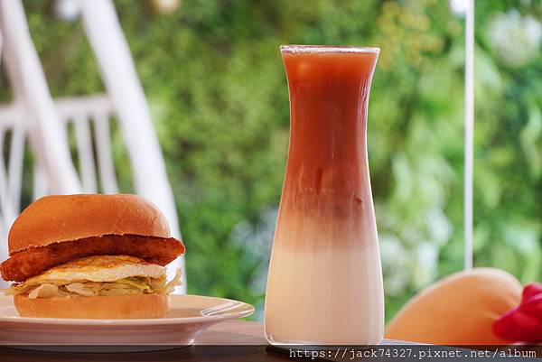 {台中美食}鈞泓家-嶺東店/南屯嶺東必吃早午餐/宵夜店，超狂