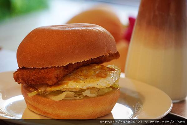 {台中美食}鈞泓家-嶺東店/南屯嶺東必吃早午餐/宵夜店，超狂