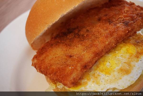 {台中美食}鈞泓家-嶺東店/南屯嶺東必吃早午餐/宵夜店，超狂