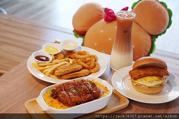 {台中美食}鈞泓家-嶺東店/南屯嶺東必吃早午餐/宵夜店，超狂