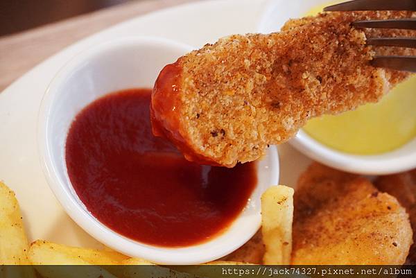 {台中美食}鈞泓家-嶺東店/南屯嶺東必吃早午餐/宵夜店，超狂